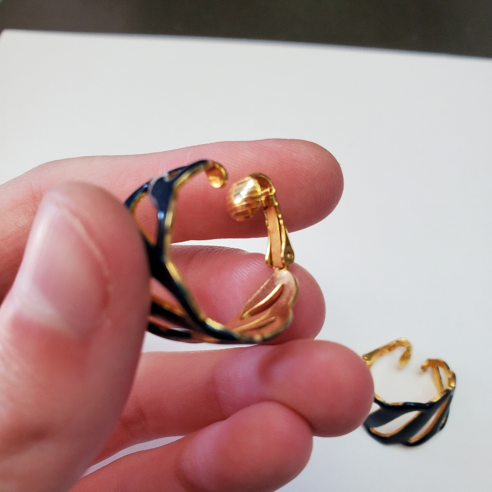 Vintage clip on earrings - Picture 4 of 5